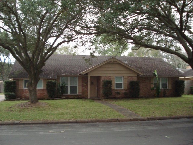 2611 Del Monte Ave, Bay City, TX 77414 - photo 1