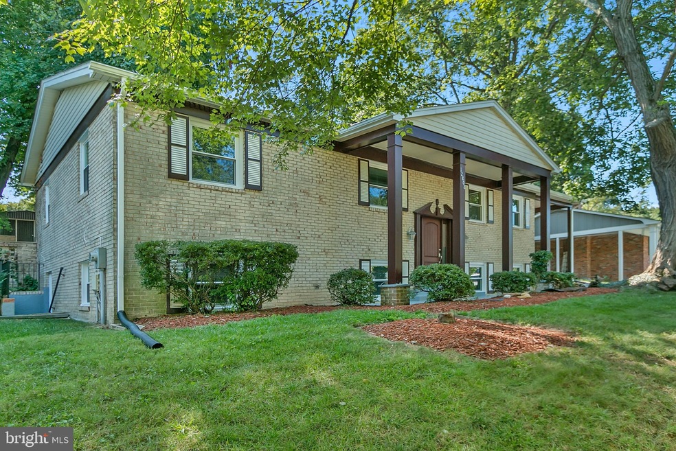 12808 Pine Tree Ln, Fort Washington, MD 20744 - photo 1