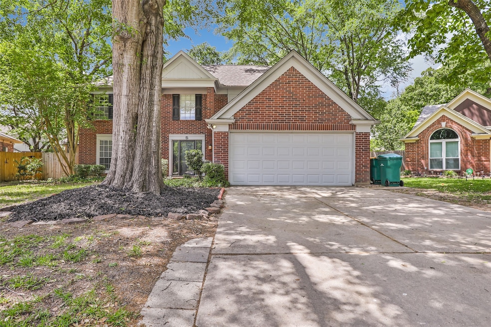 Welcome home to 5 Regency CT, Conroe TX