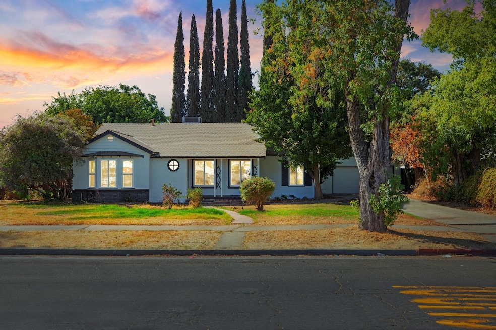 For Sale $389,900 • Co-Listing Agent