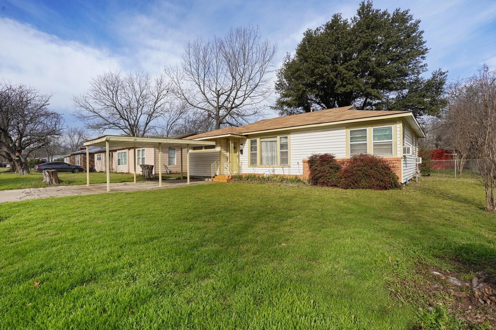 712 Turner St, Cleburne, TX 76033 - photo 1