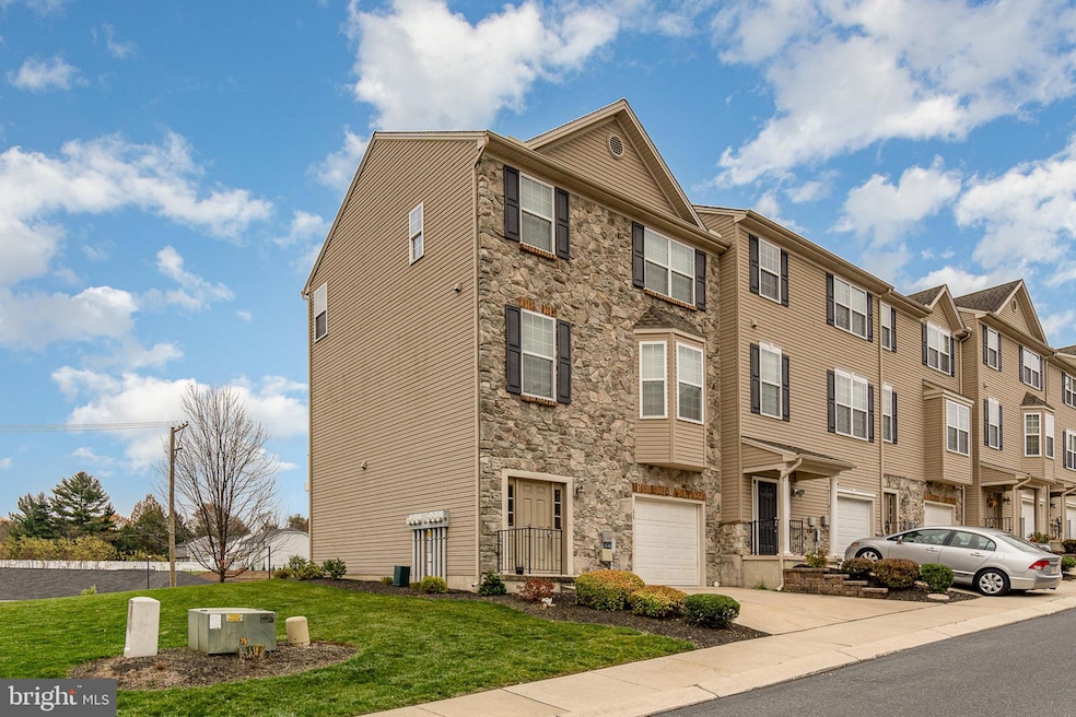 11 Indiana Cir, Lemoyne, PA 17043 - photo 1