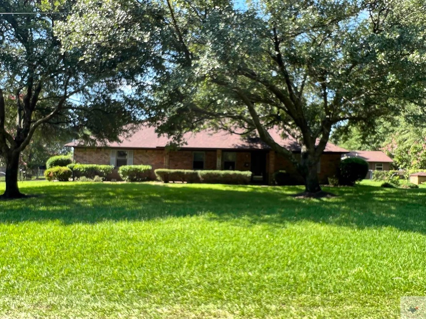 424 Northwest Dr, Wake Village, TX 75501 - photo 1