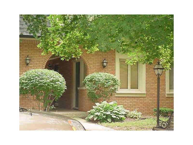 8512 Canterbury Square E, Indianapolis, IN 46260 - photo 1