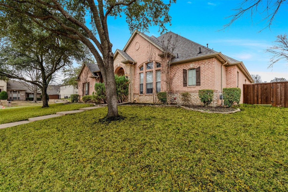 8941 Kingston Ct, North Richland Hills, TX 76182 - photo 1