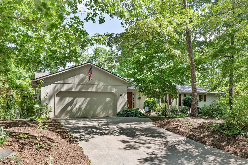31 Commodore Drive
