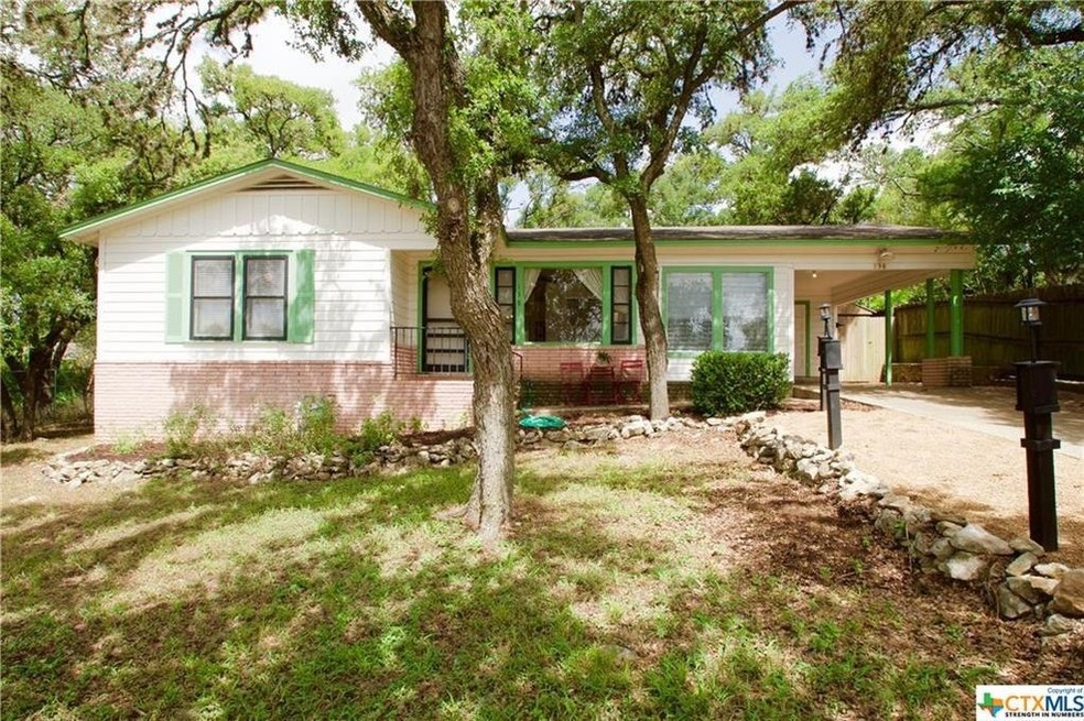 138 W Hillcrest Dr, San Marcos, TX 78666 - photo 1