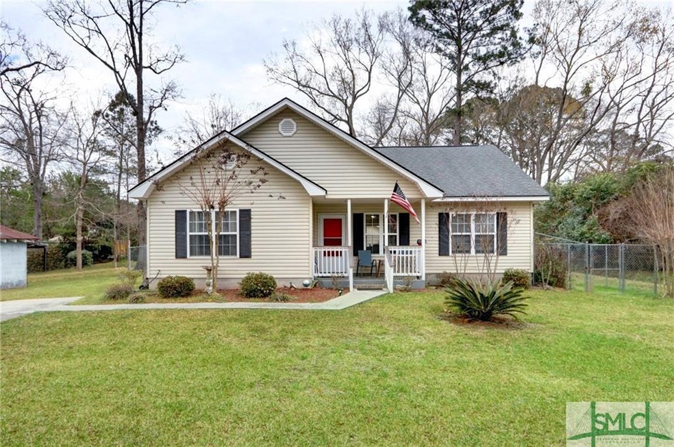 Well manicured front lawn