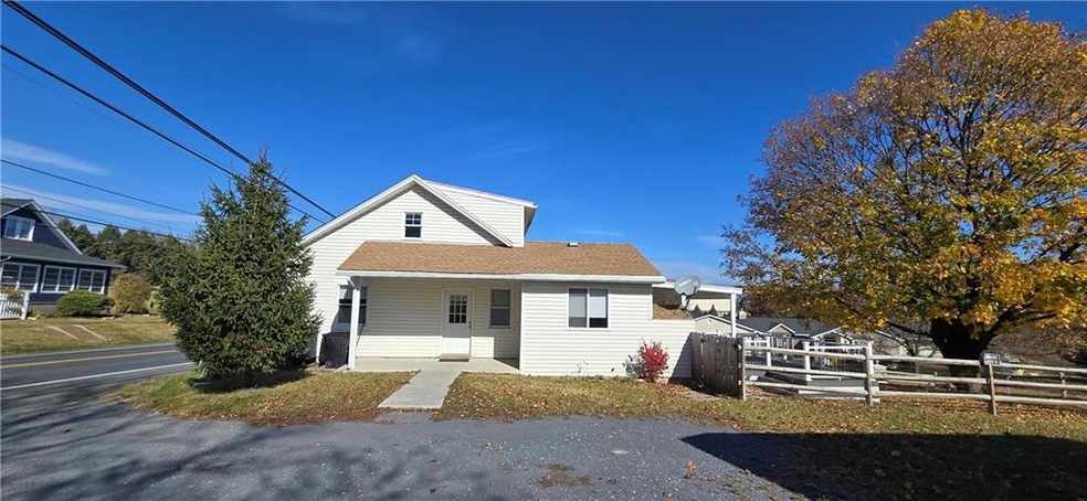 284 Moorestown Dr, Bath, PA 18014 - photo 1