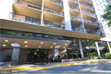 Lakeside Plaza Condominium unit 1118, Baileys Crossroads, VA 22041 - photo 1