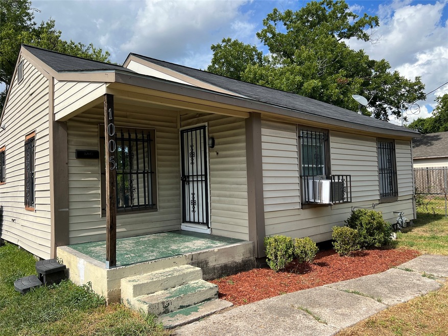 1005 E 39th St, Houston, TX 77022 - photo 1