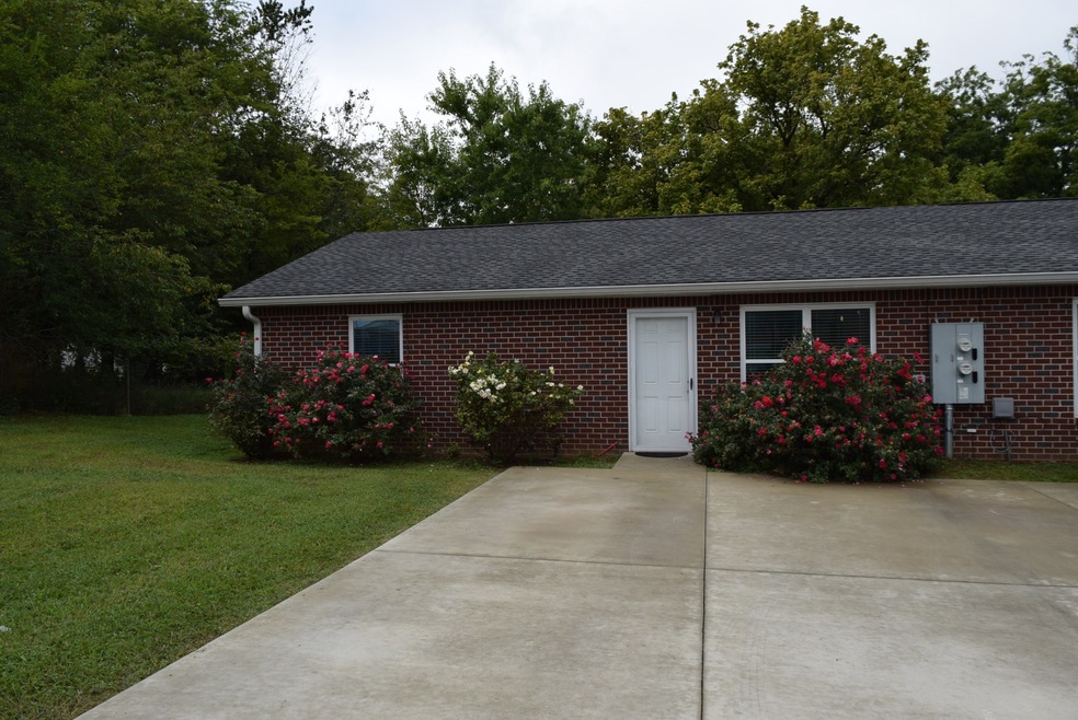 702 Vincent St, Manchester, TN 37355 - photo 1