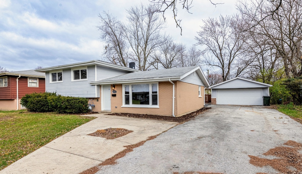 18921 Loretto Ln, Country Club Hills, IL 60478 - photo 1