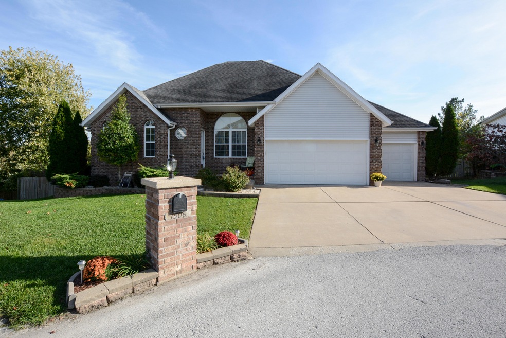 1506 Coach House Ct, Nixa, MO 65714 - photo 1
