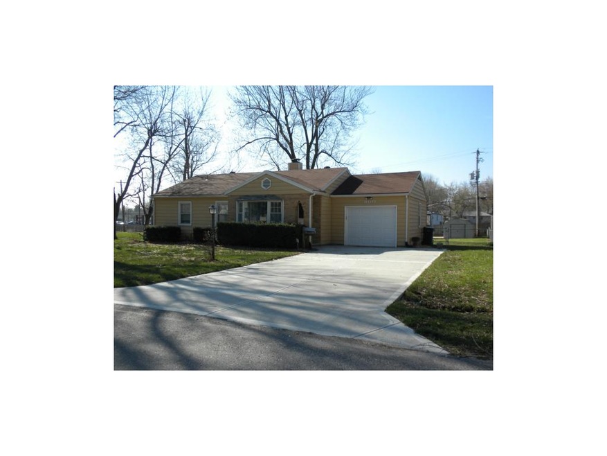 800 NW Zaun Ave, Blue Springs, MO 64015 - photo 1