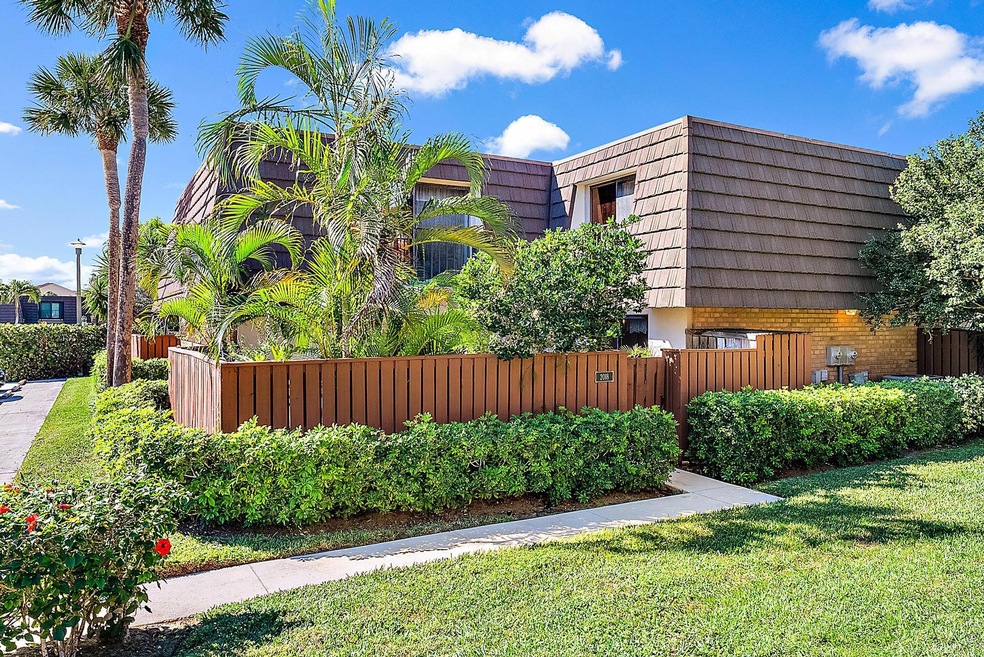 2018 20th Ct, Jupiter, FL 33477 - photo 1