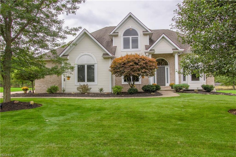 9572 Amberwood Ct, Broadview Heights, OH 44147 - photo 1