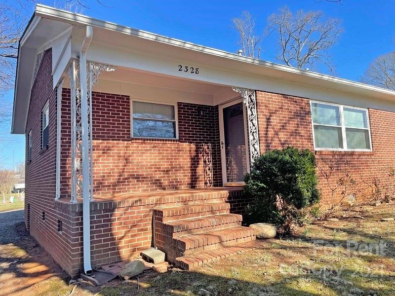 2328 5th Ave SW, Hickory, NC 28602 - photo 1