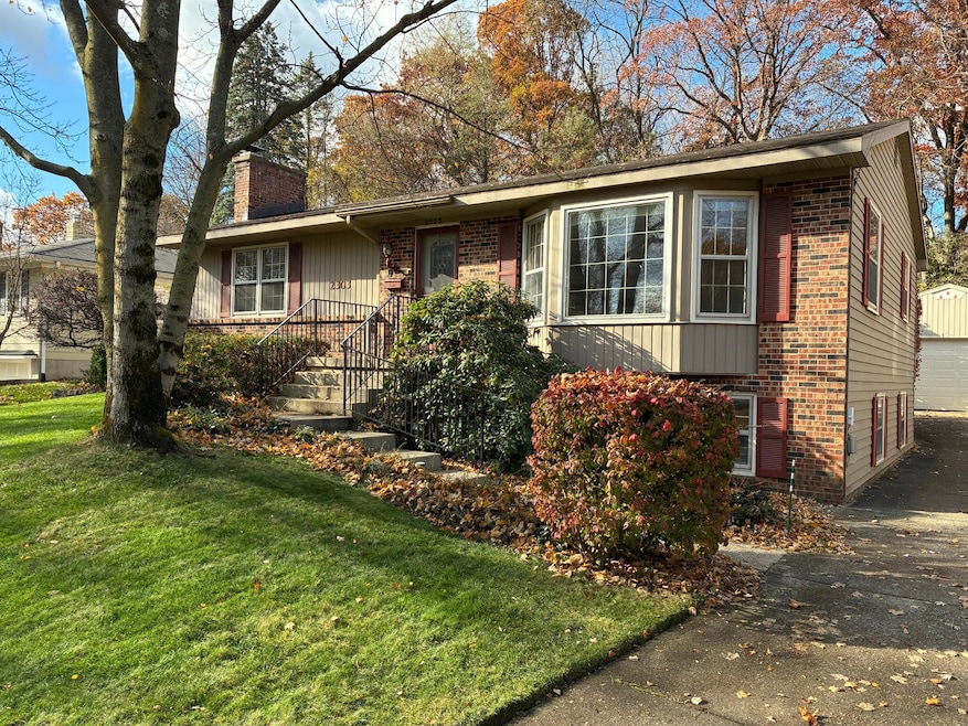 2303 Sylvan Ave SE, Grand Rapids, MI 49506 - photo 1