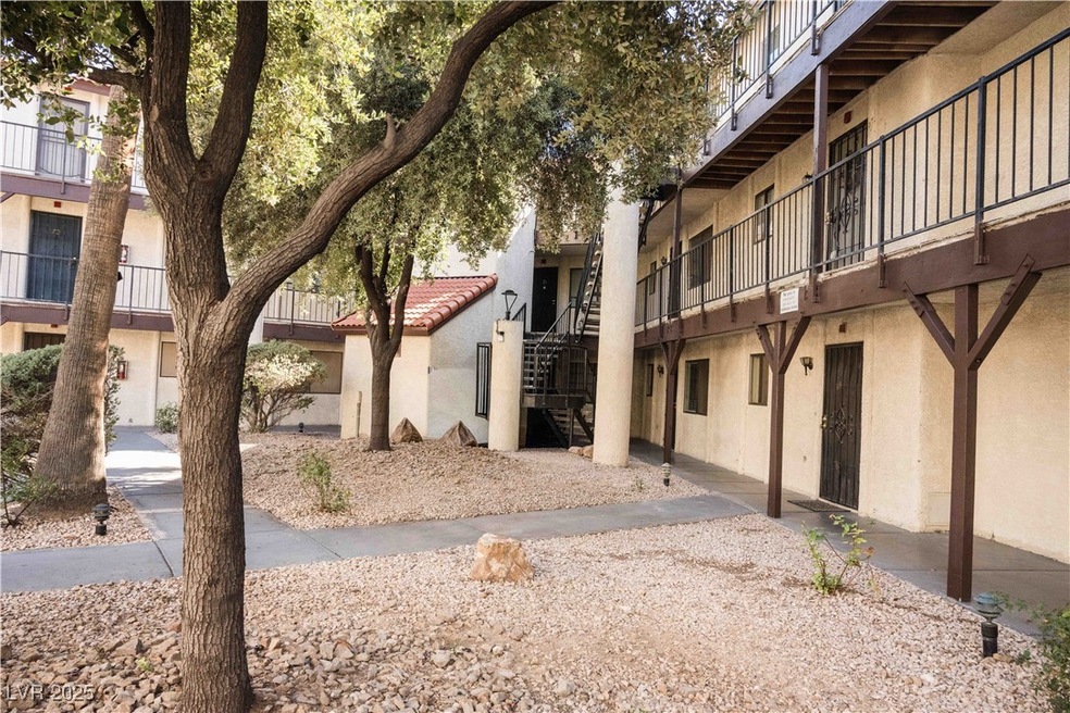 2080 Karen Ave unit 68, Las Vegas, NV 89169 - photo 1