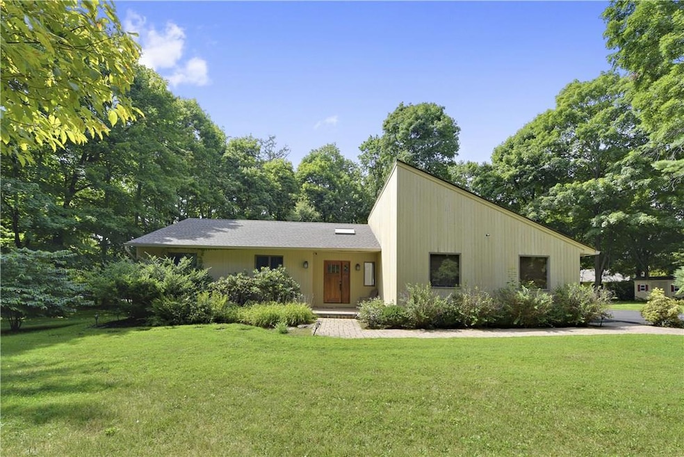 12 Wyeth Ct, Pleasantville, NY 10570 - photo 1