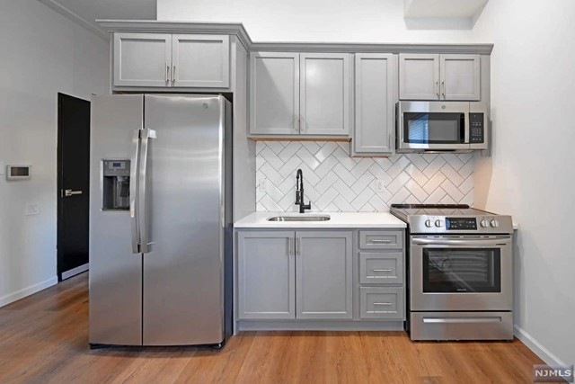 72 Burroughs Place unit 2, Bloomfield, NJ 07003 - photo 1