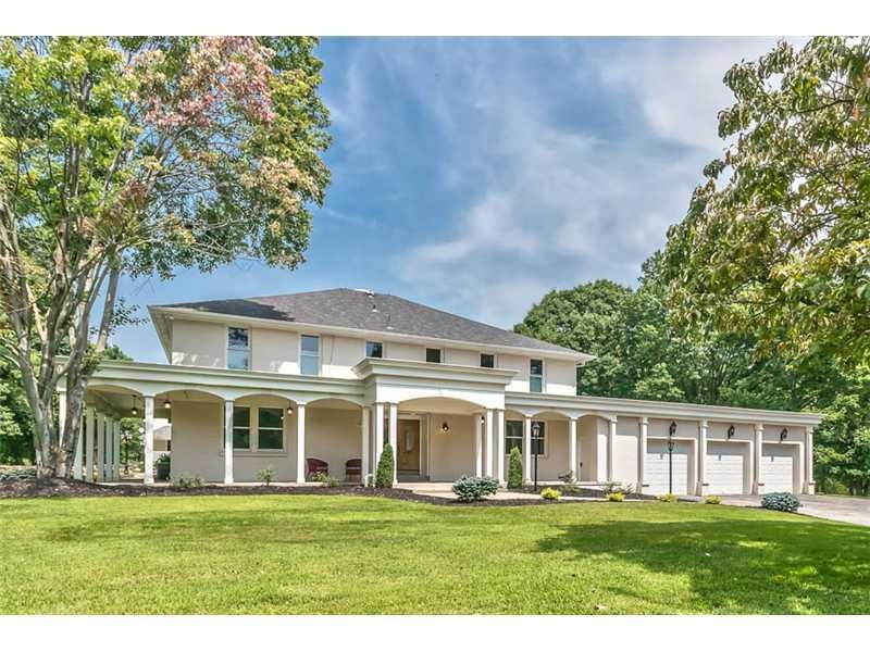 Exterior Front. Beautiful and Grand Plantation Sty