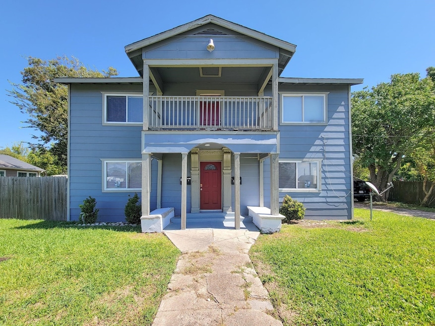 711 Avenue A unit 3, La Marque, TX 77568 - photo 1