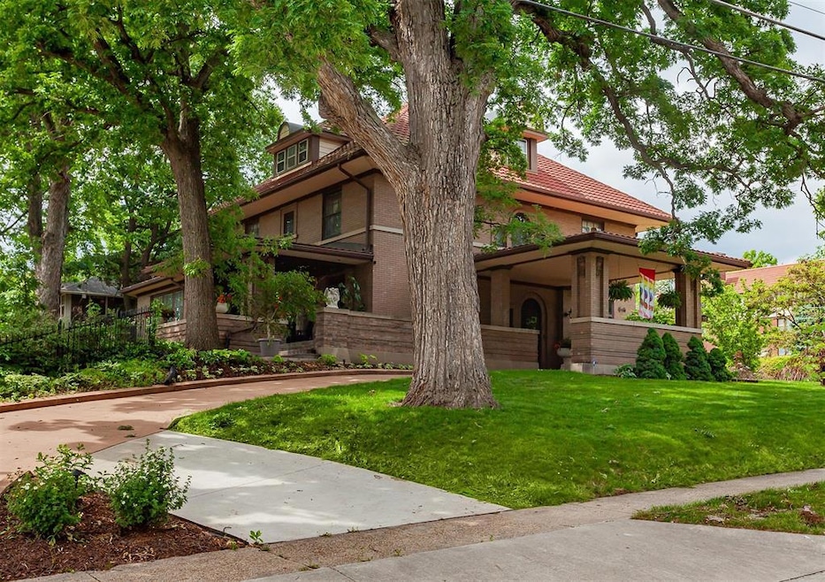410 Franklin Ave, Des Moines, IA 50314 - photo 1