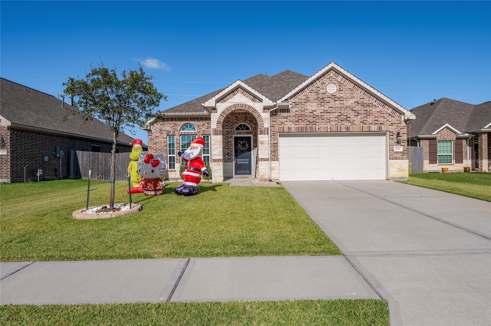 14143 Medina Dr, Baytown, TX 77523 - photo 1