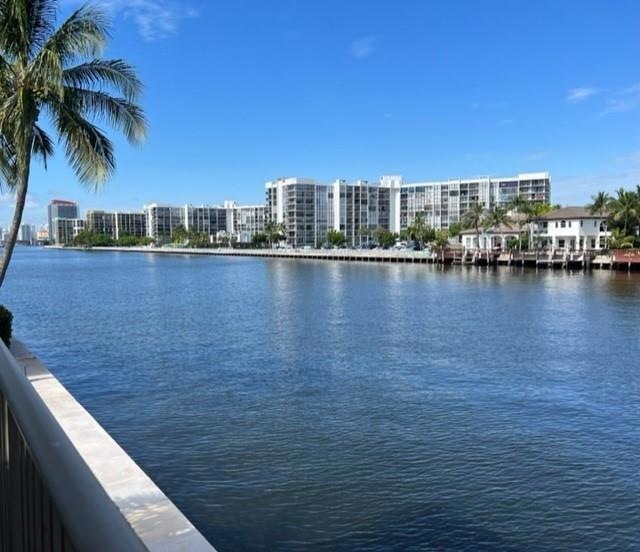 SERENE OR BOAT BUSTLING INTRACOASTAL FROM POOL OR