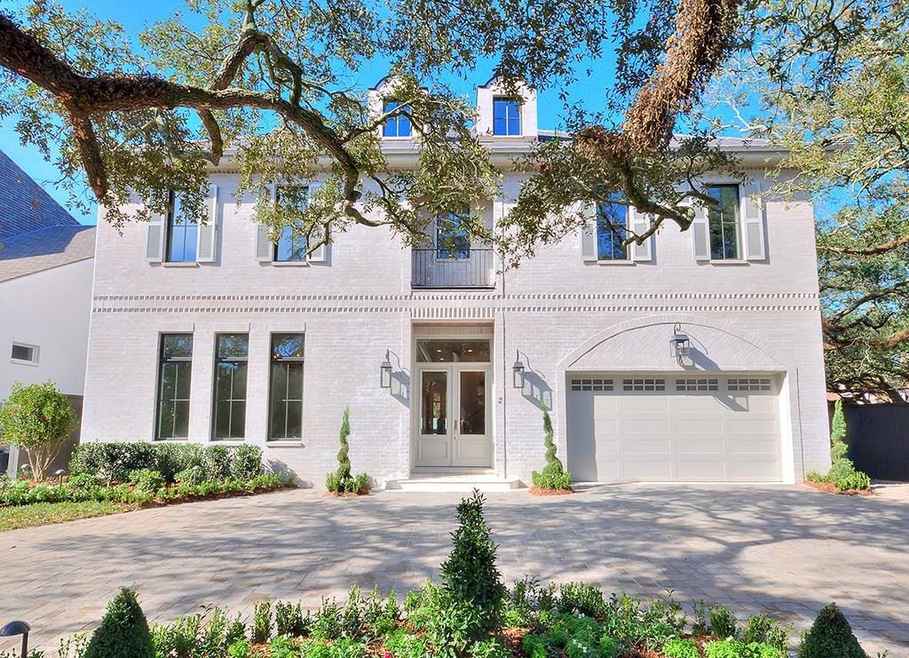 Magnificent frontal view of home