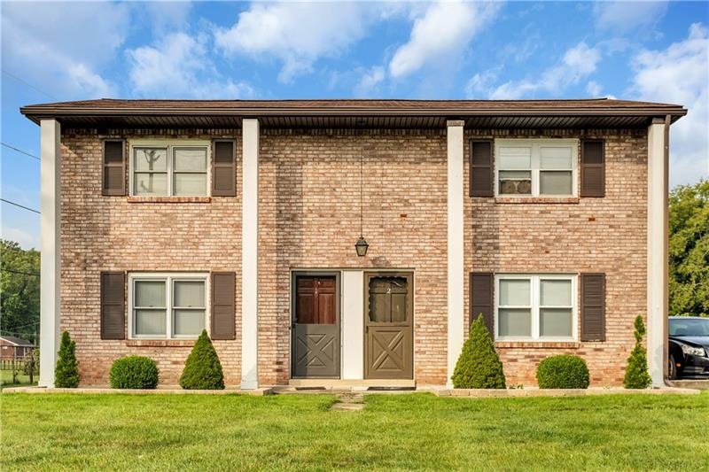 1685 Brodhead #2 is on the right. Bon View Manor i