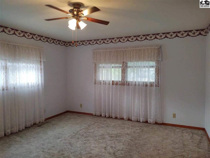 1301 Glendale Rd, McPherson, KS 67460 - photo 1