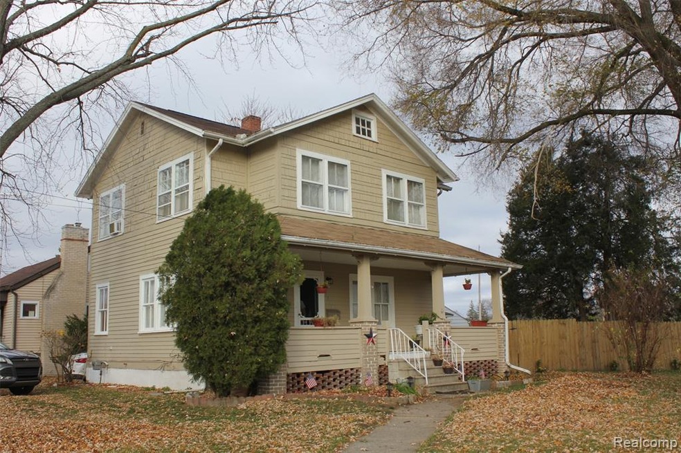 4418 Circle Dr, Flint, MI 48507 - photo 1