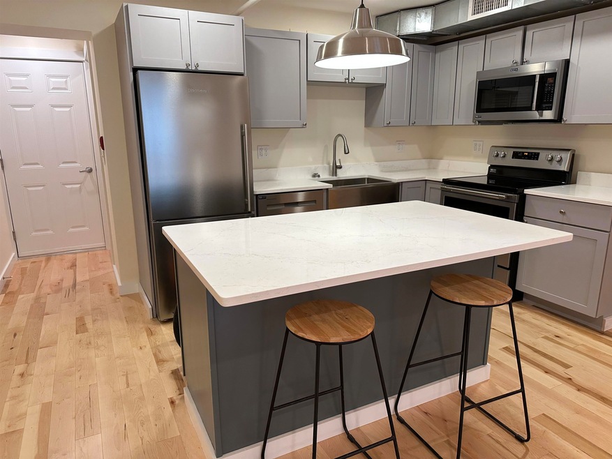 31 Center St unit Apartment 2, Rutland, VT 05701 - photo 1