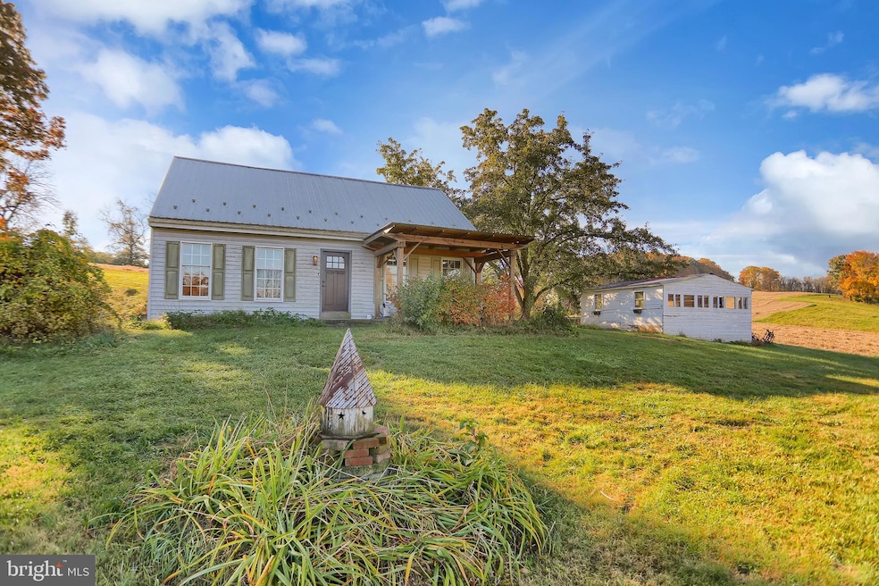 554 Hope Rd, New Bloomfield, PA 17068 - photo 1