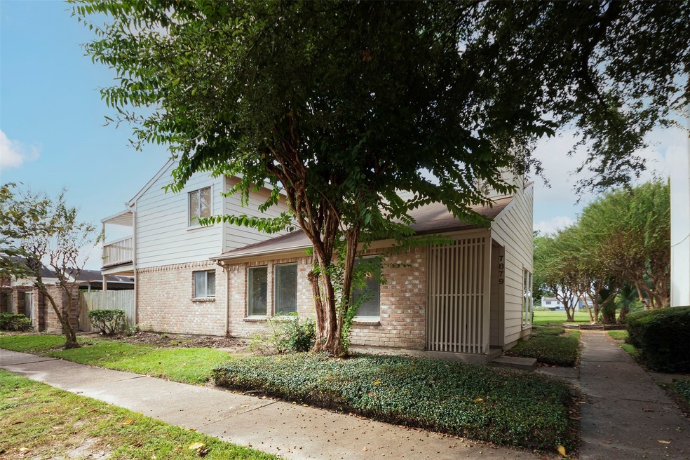7879 Green Lawn Dr unit 7879, Houston, TX 77088 - photo 1