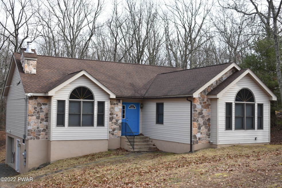 405 Surrey Dr, Hawley, PA 18428 - photo 1