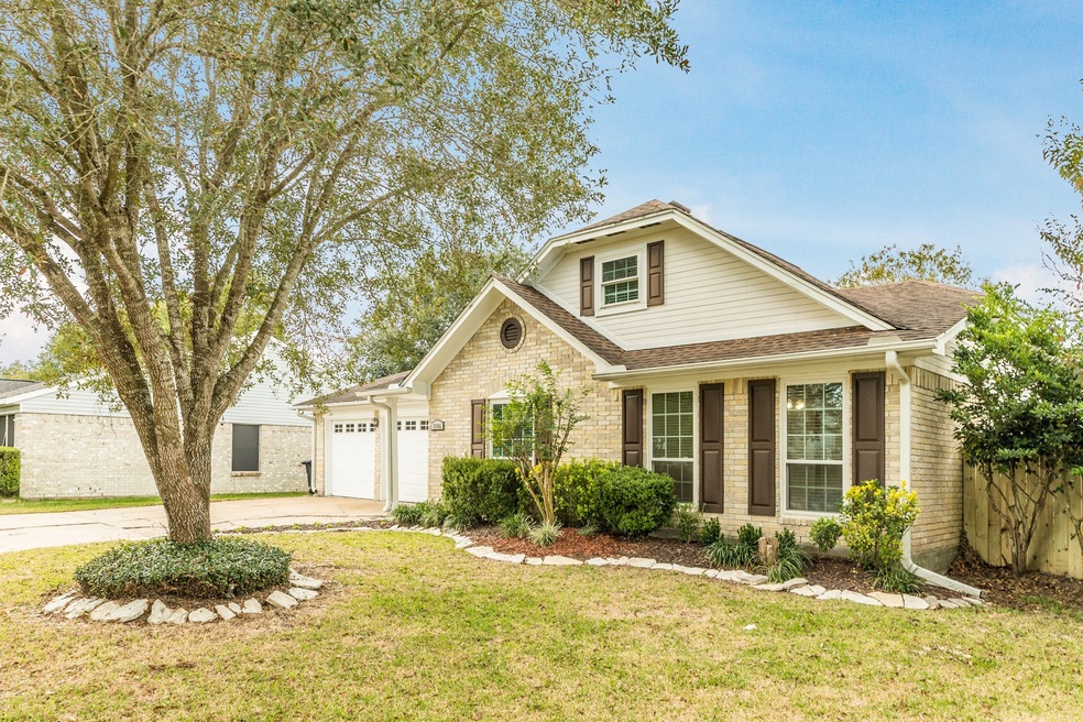 2906 Wood Fox Dr, Alvin, TX 77511 - photo 1