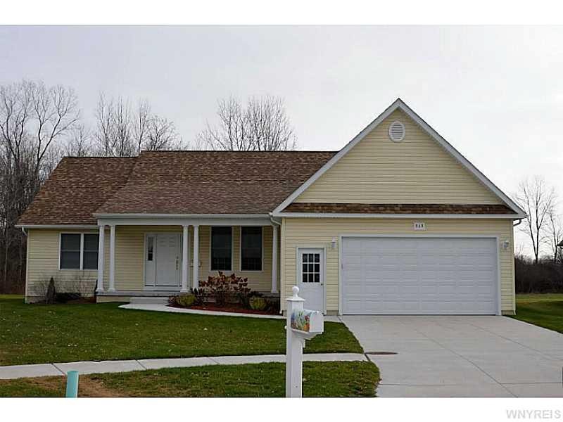 868 Daigler Dr, North Tonawanda, NY 14120 - photo 1