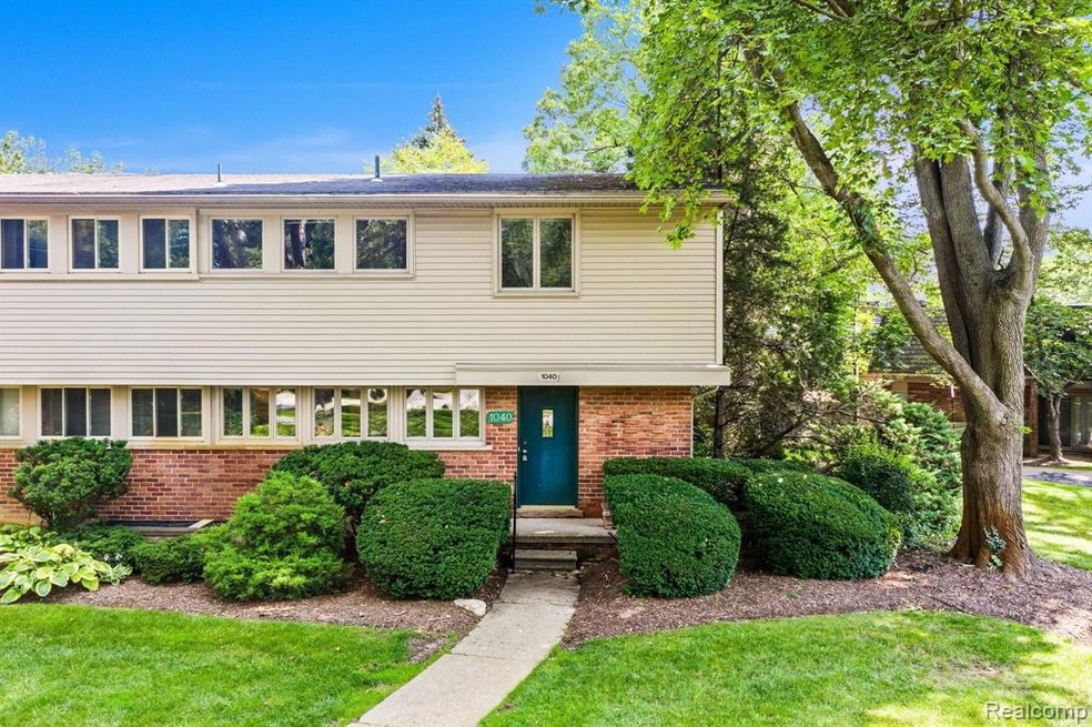 3-web-or-mls-1040 Stratford Lane East Bloomfield H
