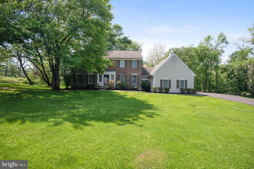 2 Wychwood Ln, Langhorne, PA 19047 - photo 1