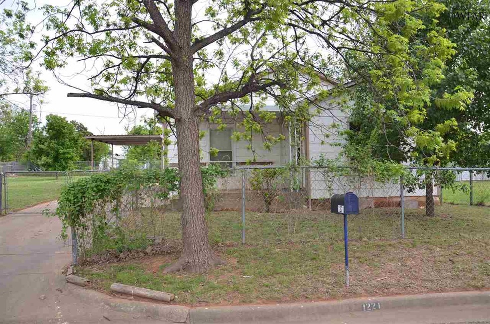 1221 33rd St, Wichita Falls, TX 76302 - photo 1