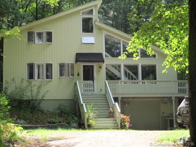 Front entrance with extra wide staircse. Can be ga