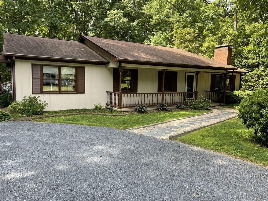 1221 E Mine St, Asheboro, NC 27205 - photo 1