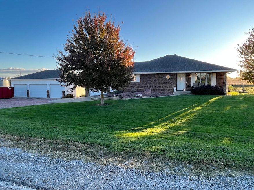 726 1st St, Plano, IA 52581 - photo 1