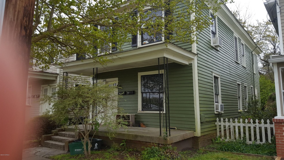 1209 N Craven