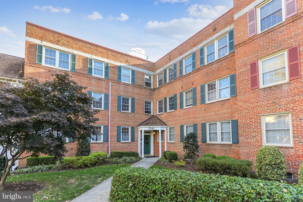 2242 Washington Ave unit 102, Silver Spring, MD 20910 - photo 1