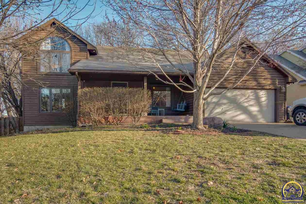 3838 SW Cambridge Ct, Topeka, KS 66610 - photo 1